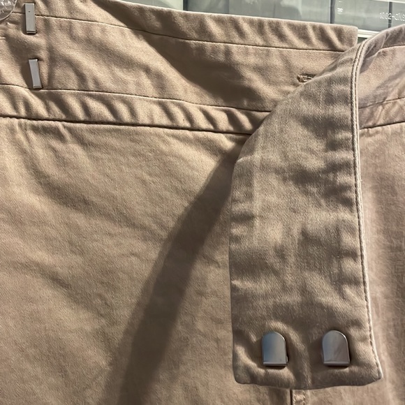 Old Navy Kakis School Uniform Buckle Skirt Size 1 - Picture 3 of 6